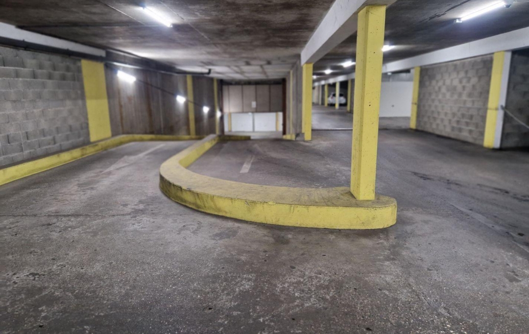 Annonces VENISSIEUX : Garage / Parking | VILLEURBANNE (69100) | 13 m2 | 21 000 € 