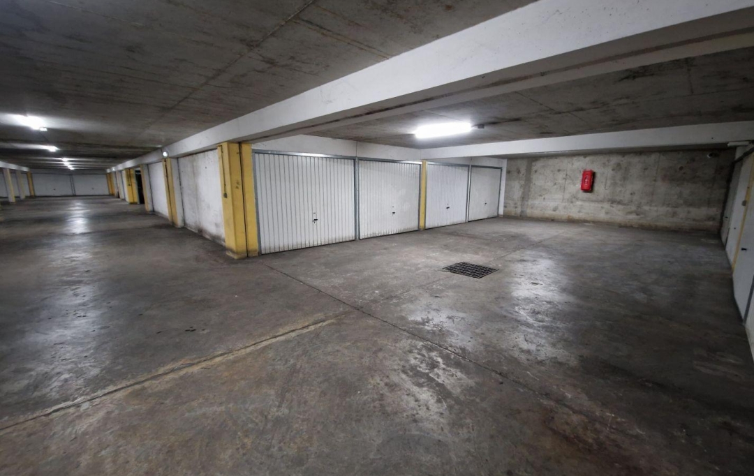 Annonces VENISSIEUX : Garage / Parking | VILLEURBANNE (69100) | 13 m2 | 21 000 € 